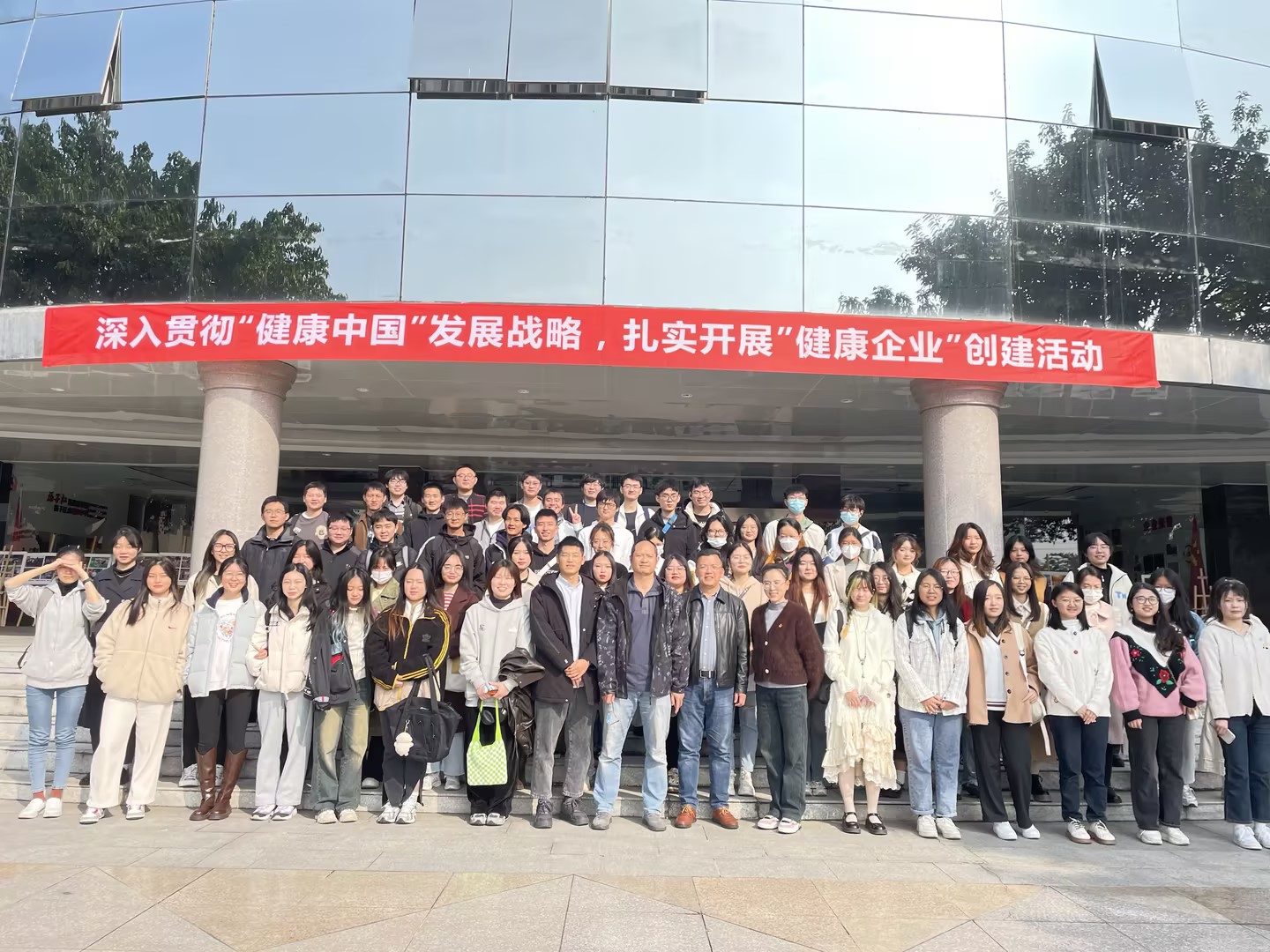 校企共育|四川农业大学药物制剂专业师生走进米兰网页版·官方端在线药业参观交流